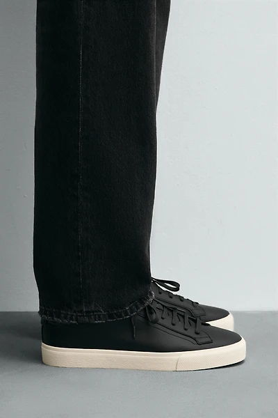 BASIC SNEAKERS