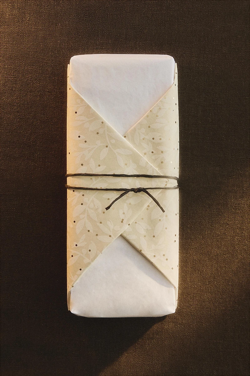 CHRISTMAS HOLLY LEAF WRAPPING PAPER