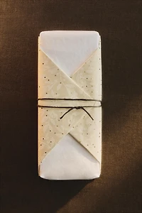 CHRISTMAS HOLLY LEAF WRAPPING PAPER