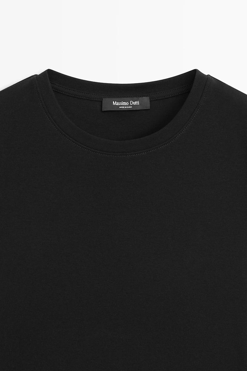 Short sleeve slim fit T-shirt