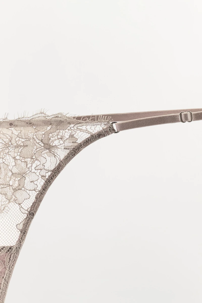 TANGA EN DENTELLE