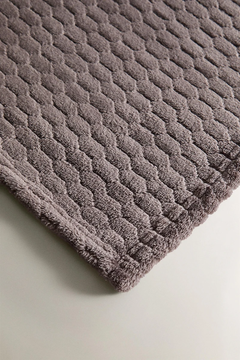 DIAMOND FLEECE BLANKET