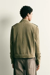 CROPPED FIT BUTTON-DETAIL DENIM JACKET