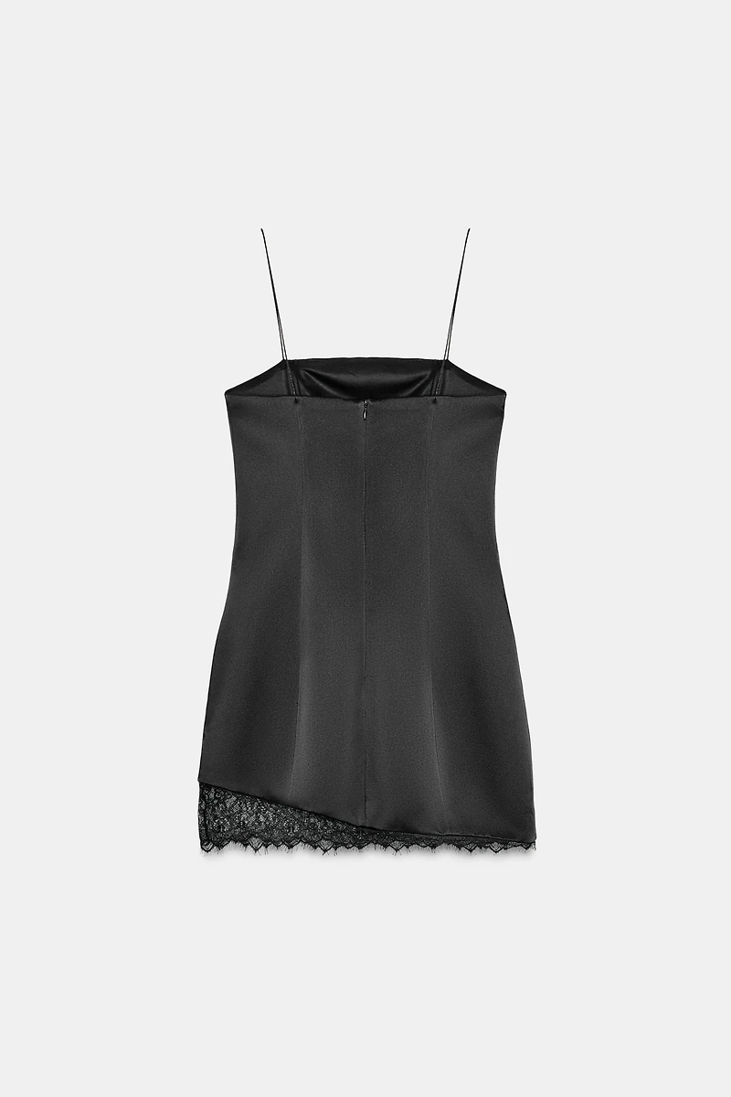 ROBE COURTE SATINÉE DENTELLE