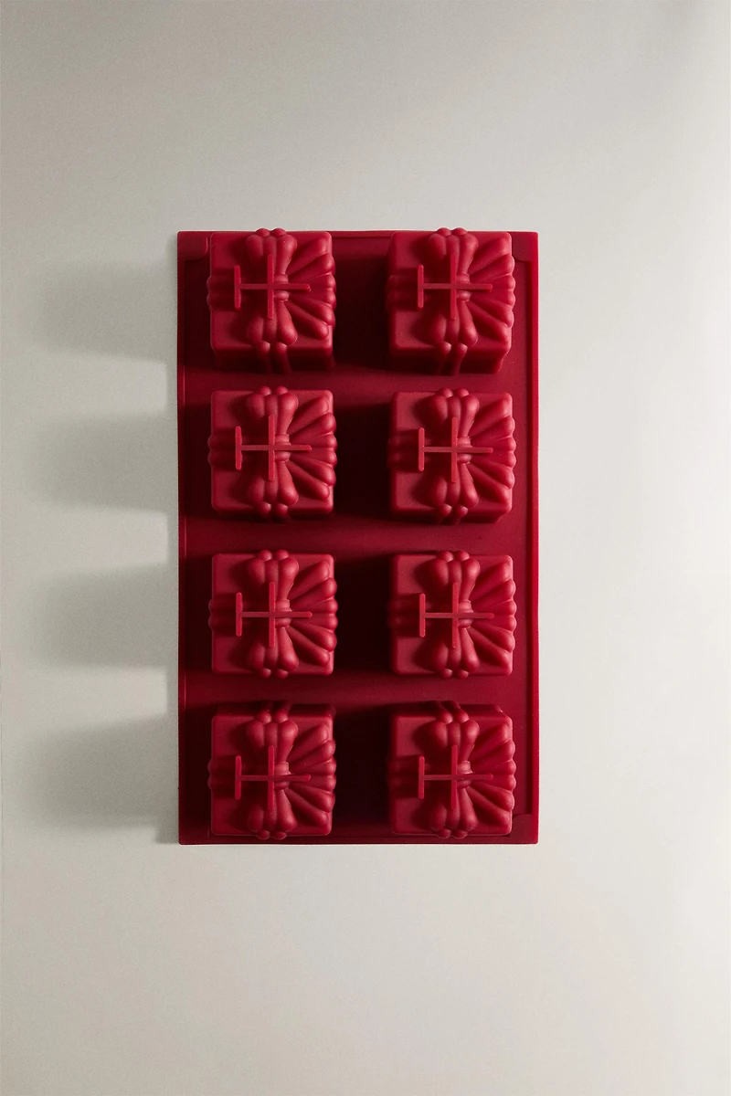 CHRISTMAS GIFT BAKING MOLD