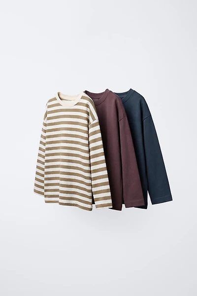 THREE-PACK OF STRIPED AND PLAIN T-SHIRTS