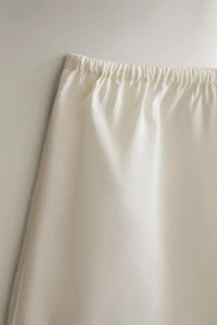 FLORAL EMBROIDERED SHORTS