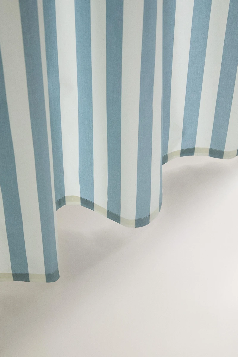 STRIPED SHOWER CURTAIN