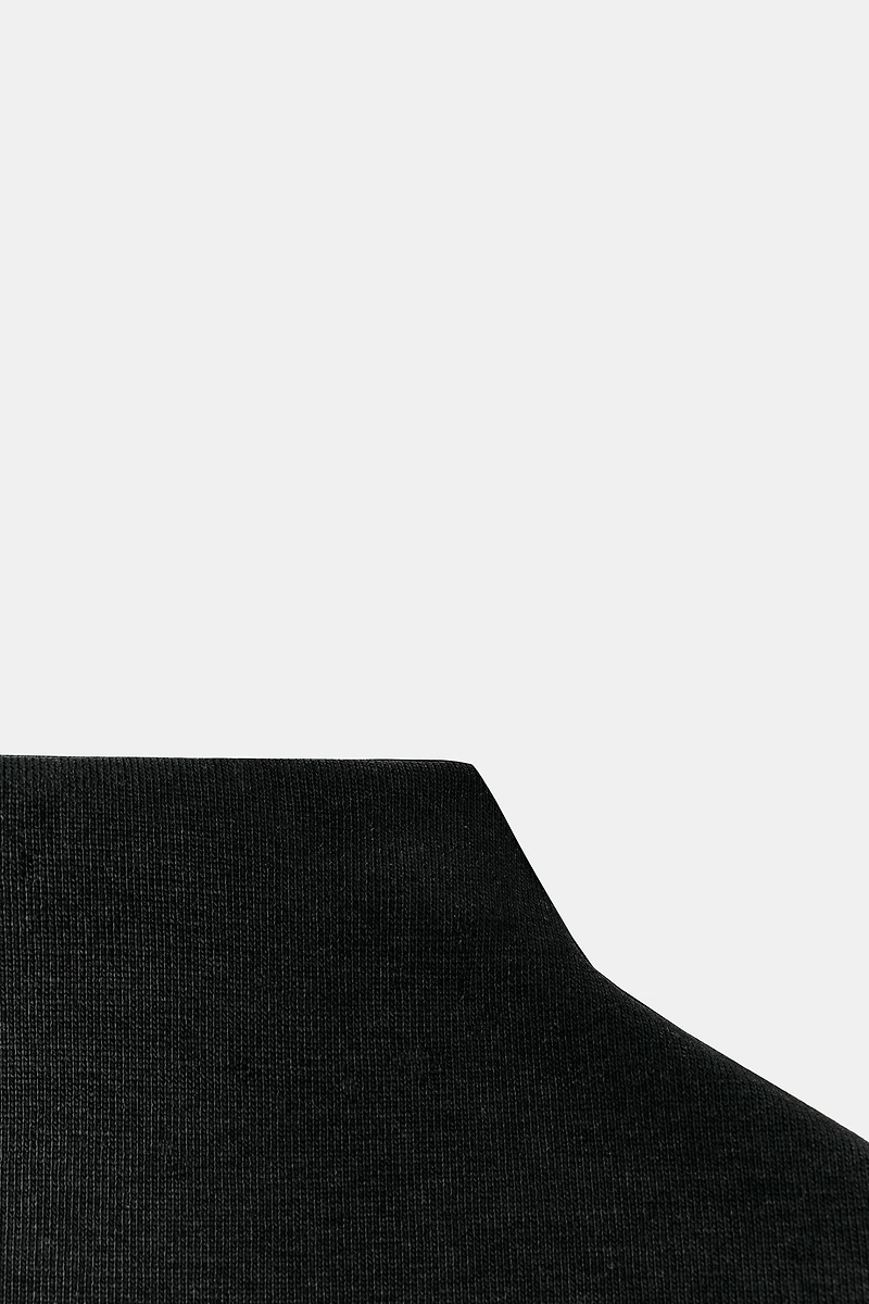 HIGH NECK TOP
