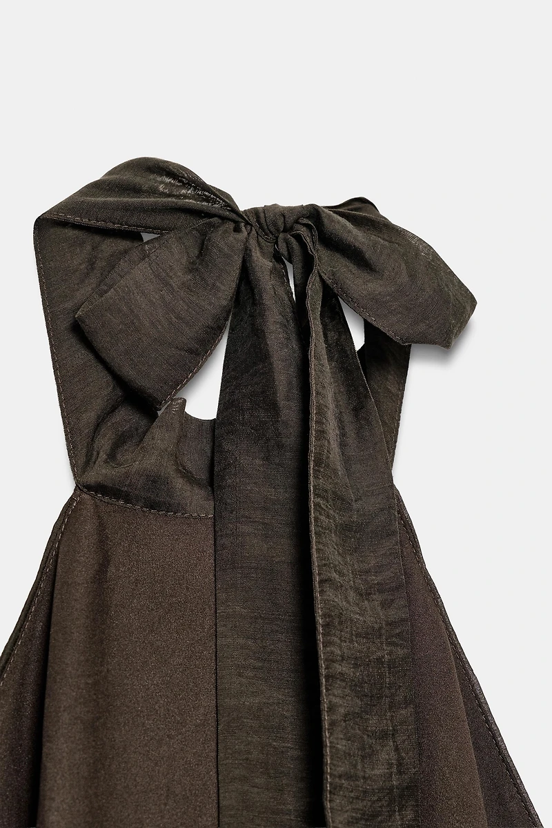 ROBE COURTE À VOLANTS