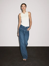 100% cotton T-shirt with contrast detail