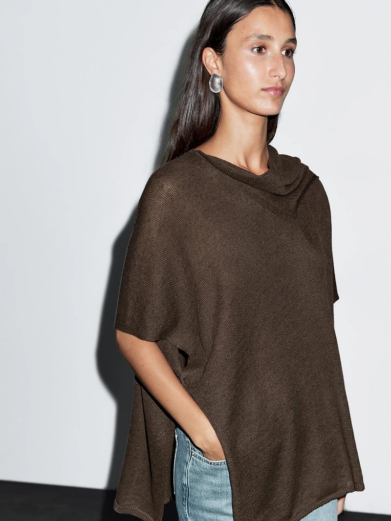 Cape en maille avec foulard
