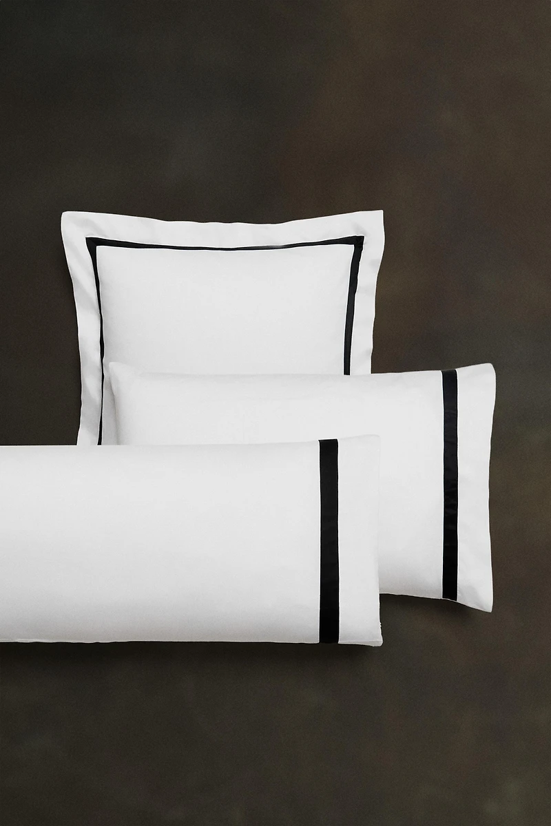 TAIE D’OREILLER SATIN FRISE