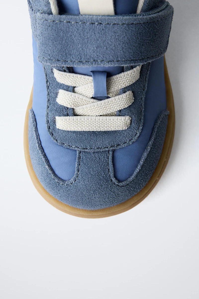 RETRO BAREFOOT SNEAKERS