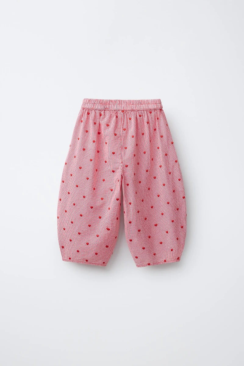 PANTALON BALLOON À CARREAUX CŒURS BRODÉS