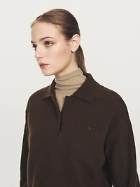 100% cashmere sweater with pocket detail