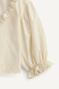 CHEMISE À VOLANTS ET FLEURS BRODÉES LIMITED EDITION