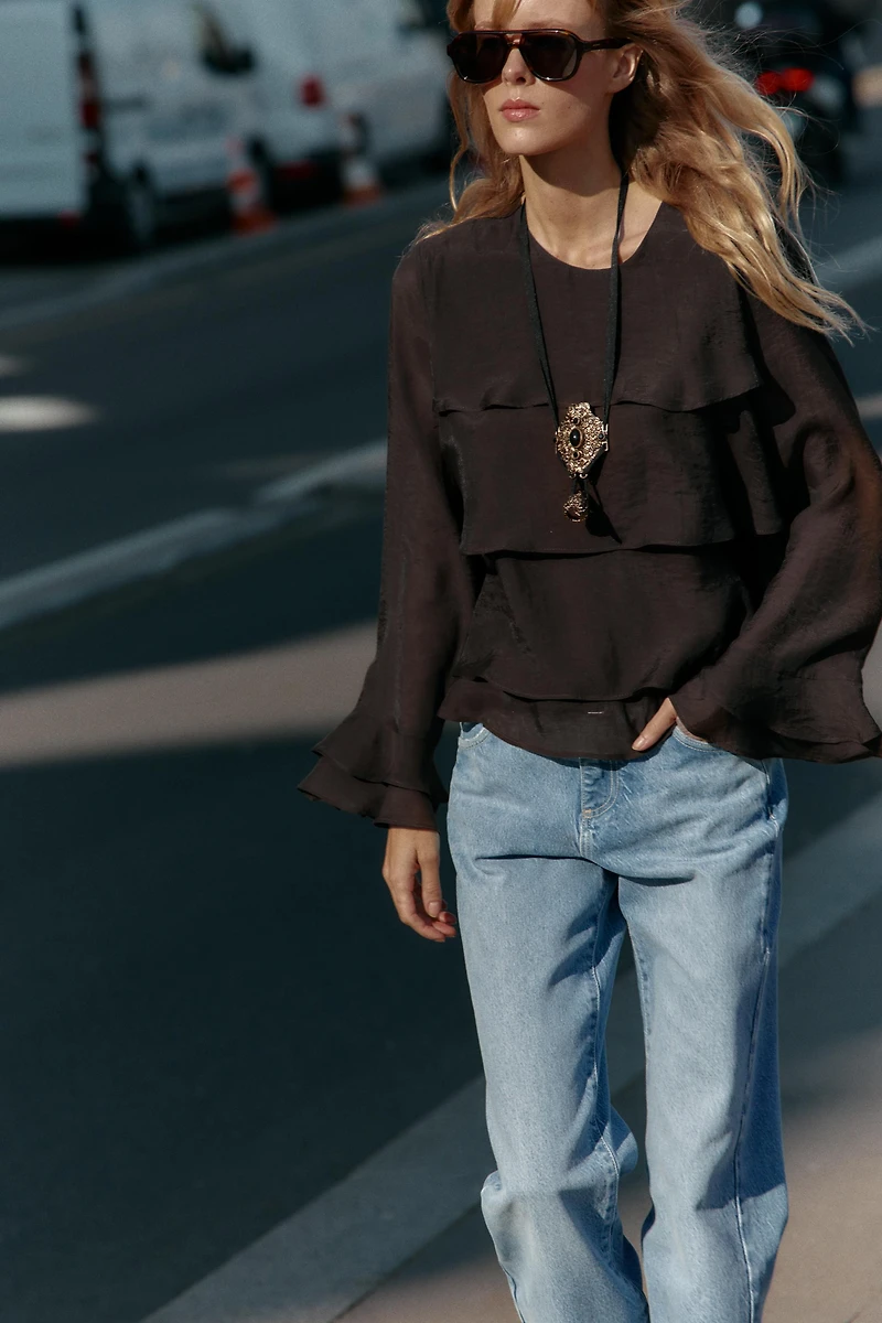 RUFFLED TOP