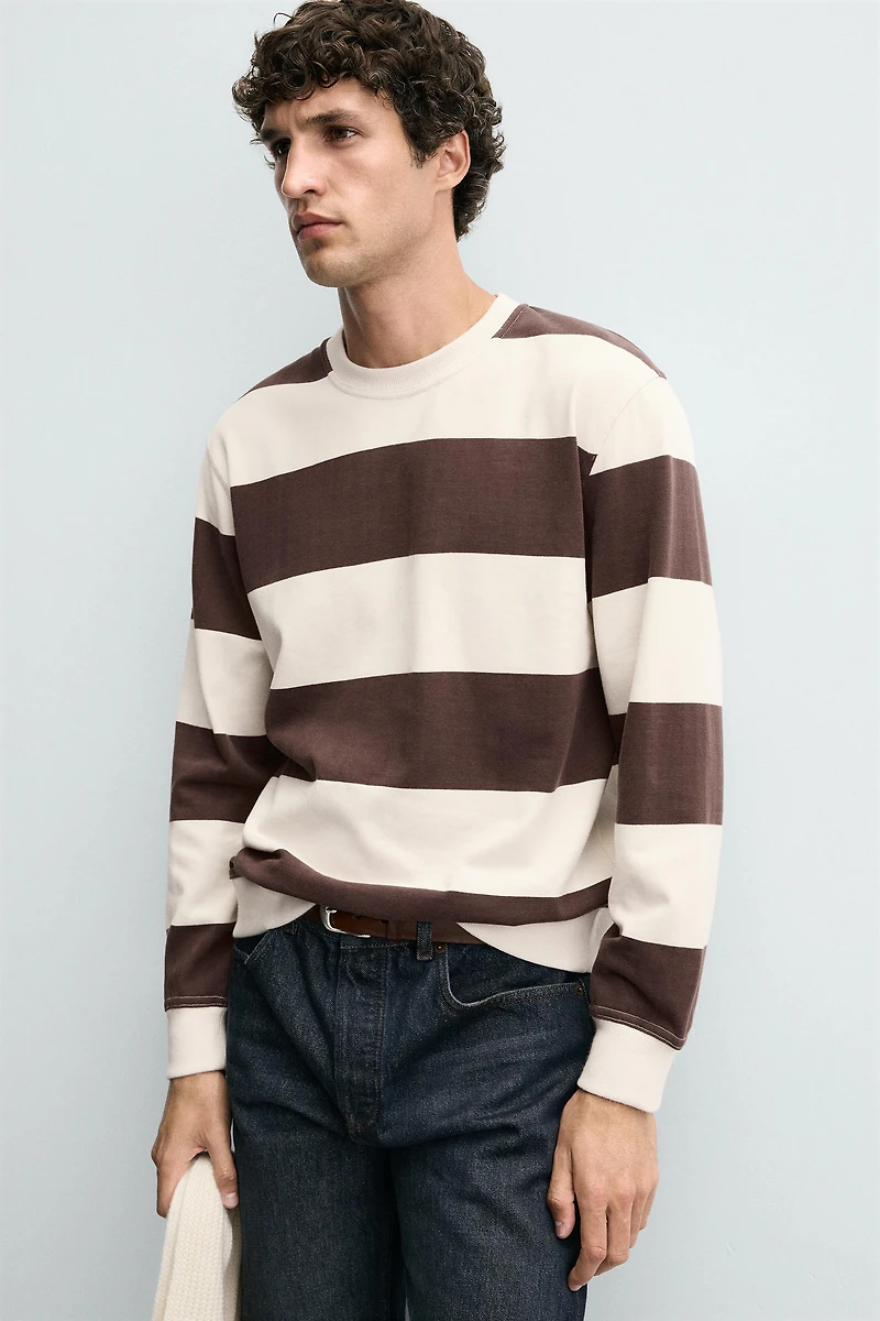 CONTRAST STRIPE SWEATSHIRT