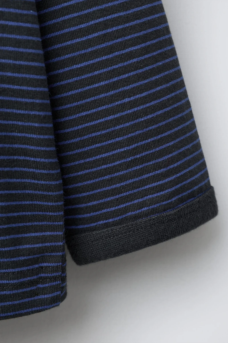 CONTRAST STRIPE T-SHIRT