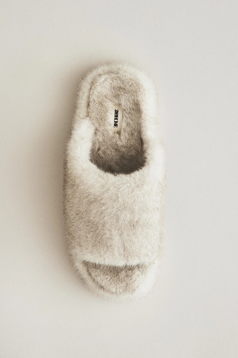 FAUX FUR FLATFORM SLIPPERS