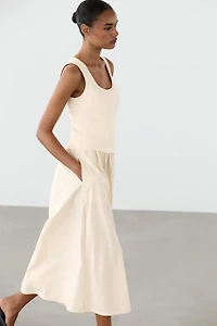 Cotton blend dress with contrast poplin