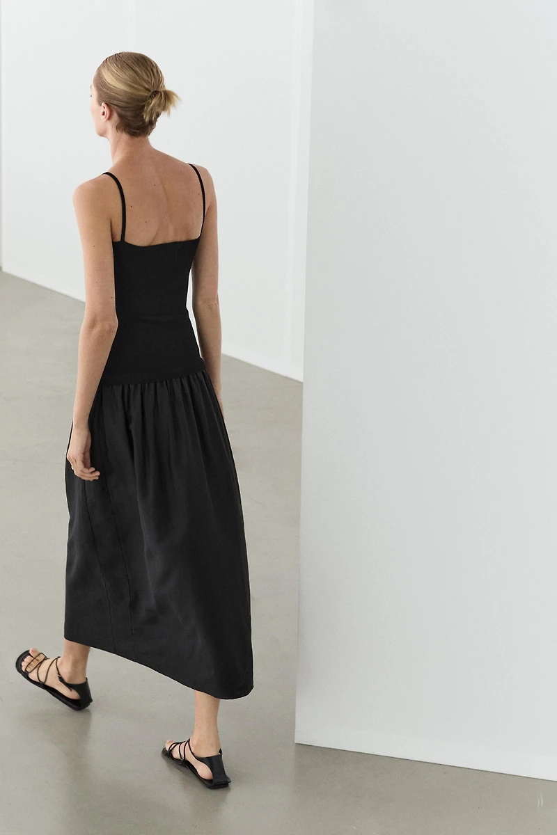 Robe midi combinée à bretelles