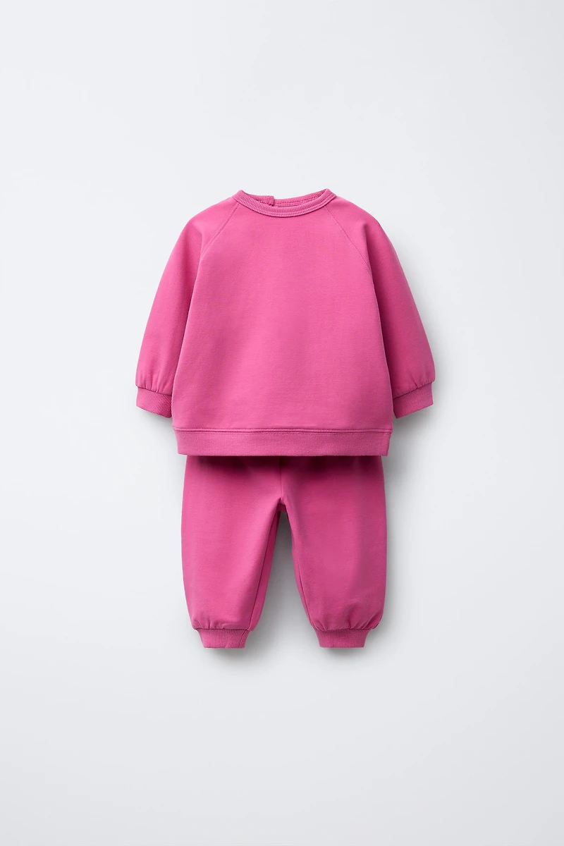 SWEATSHIRT AND JOGGER PANTS SET