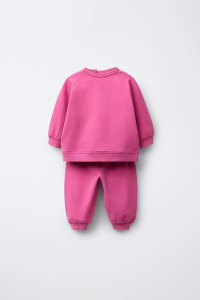 SWEATSHIRT AND JOGGER PANTS SET