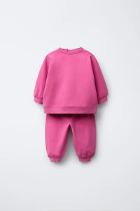 SWEATSHIRT AND JOGGER PANTS SET