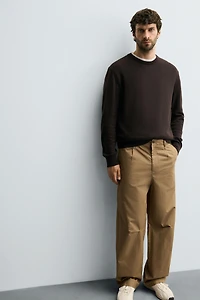 PANTALON CHINO COUPE DÉCONTRACTÉE À PLIS