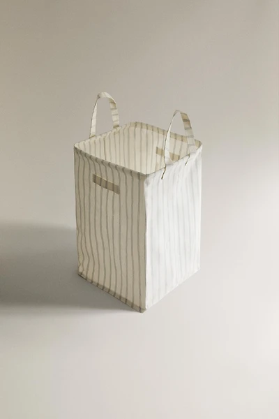 STRIPED LAUNDRY HAMPER