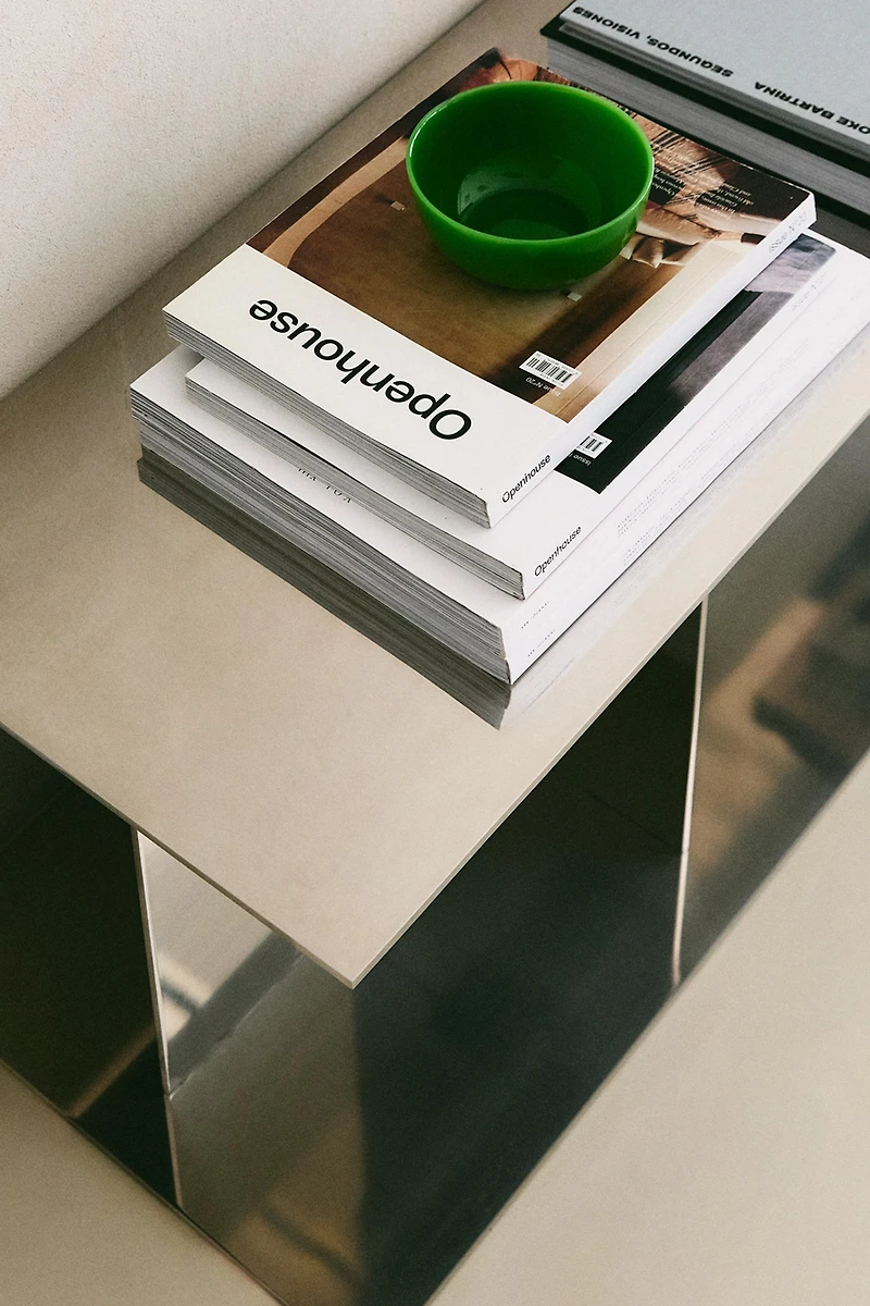 COFFEE TABLE 02