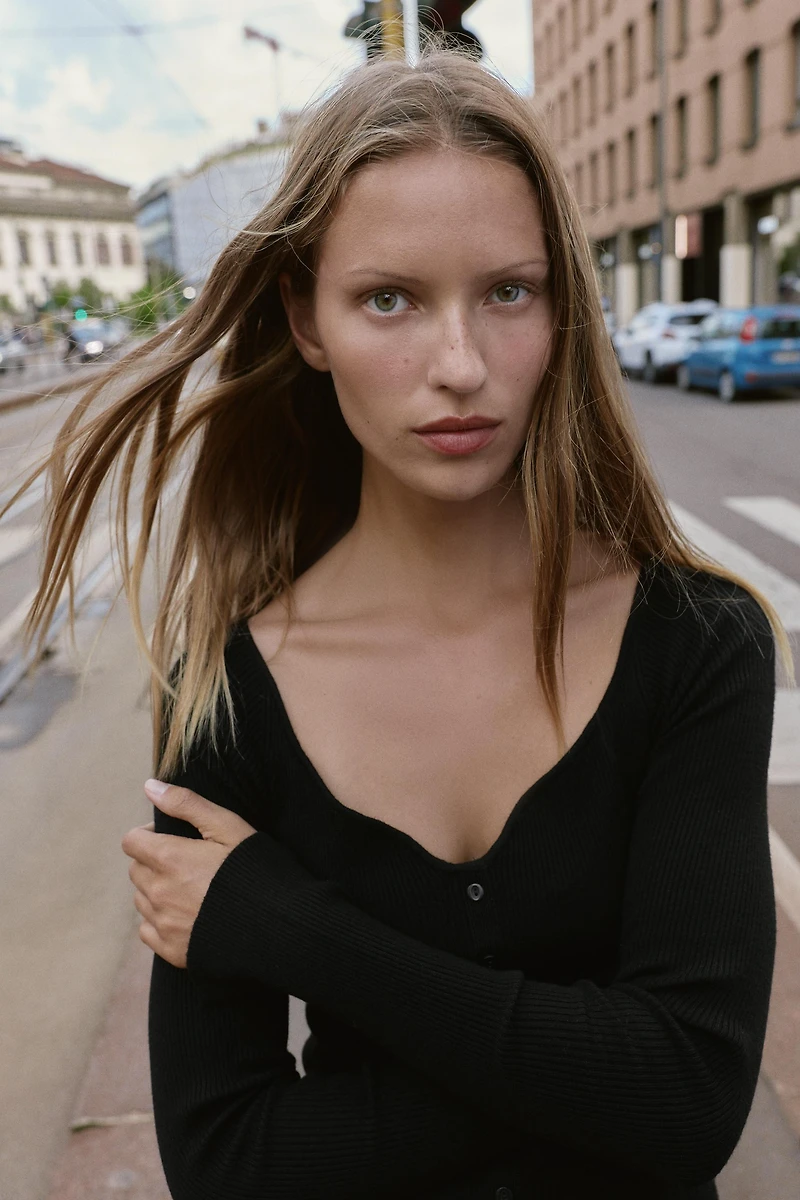 ROBE MI-LONGUE EN MAILLE CÔTELÉE