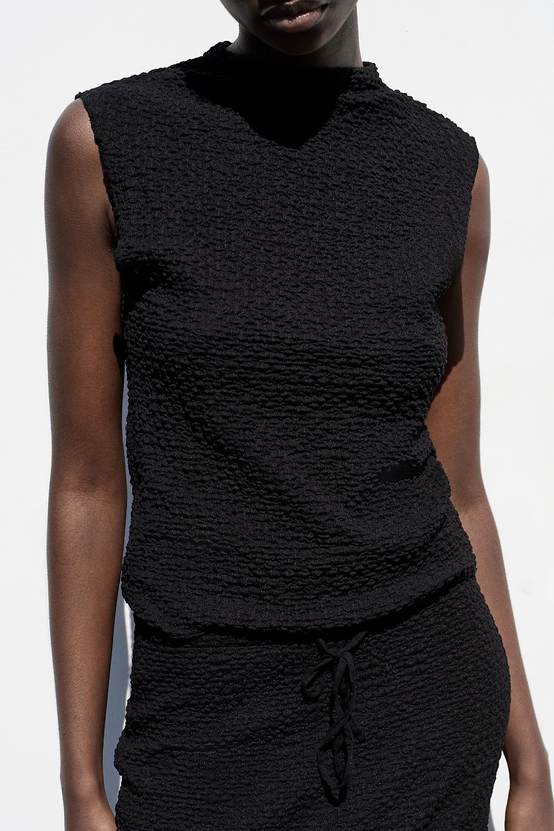 TEXTURED MOCK NECK TOP