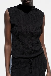 TEXTURED MOCK NECK TOP