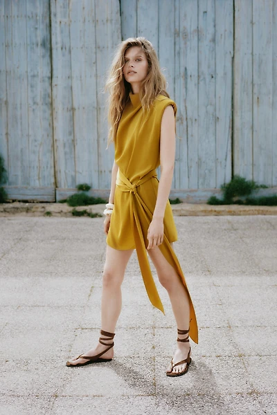 SHORT TIE DRESS WITH SHOULDER PADS