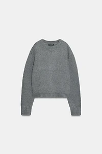 PULL EN MAILLE AVEC DÉTAIL AU DOS
