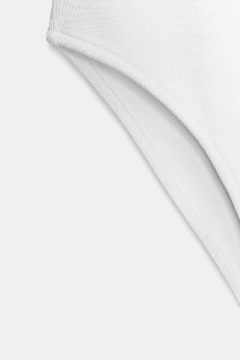 BODY DÉCOLLETÉ ARRONDİ