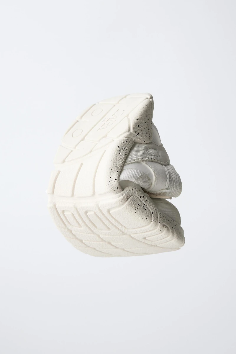 BAREFOOT SNEAKERS