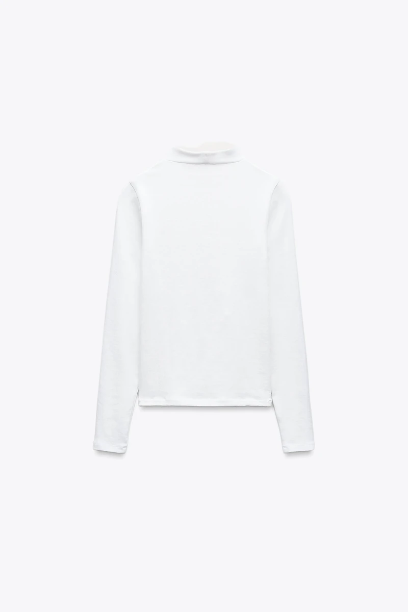 TURTLENECK T-SHIRT