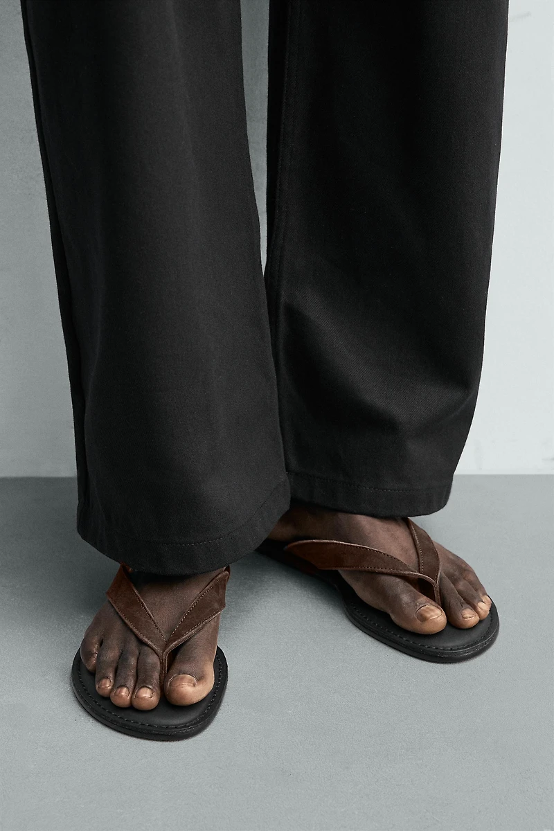 SANDALES À BRIDES EN CUIR