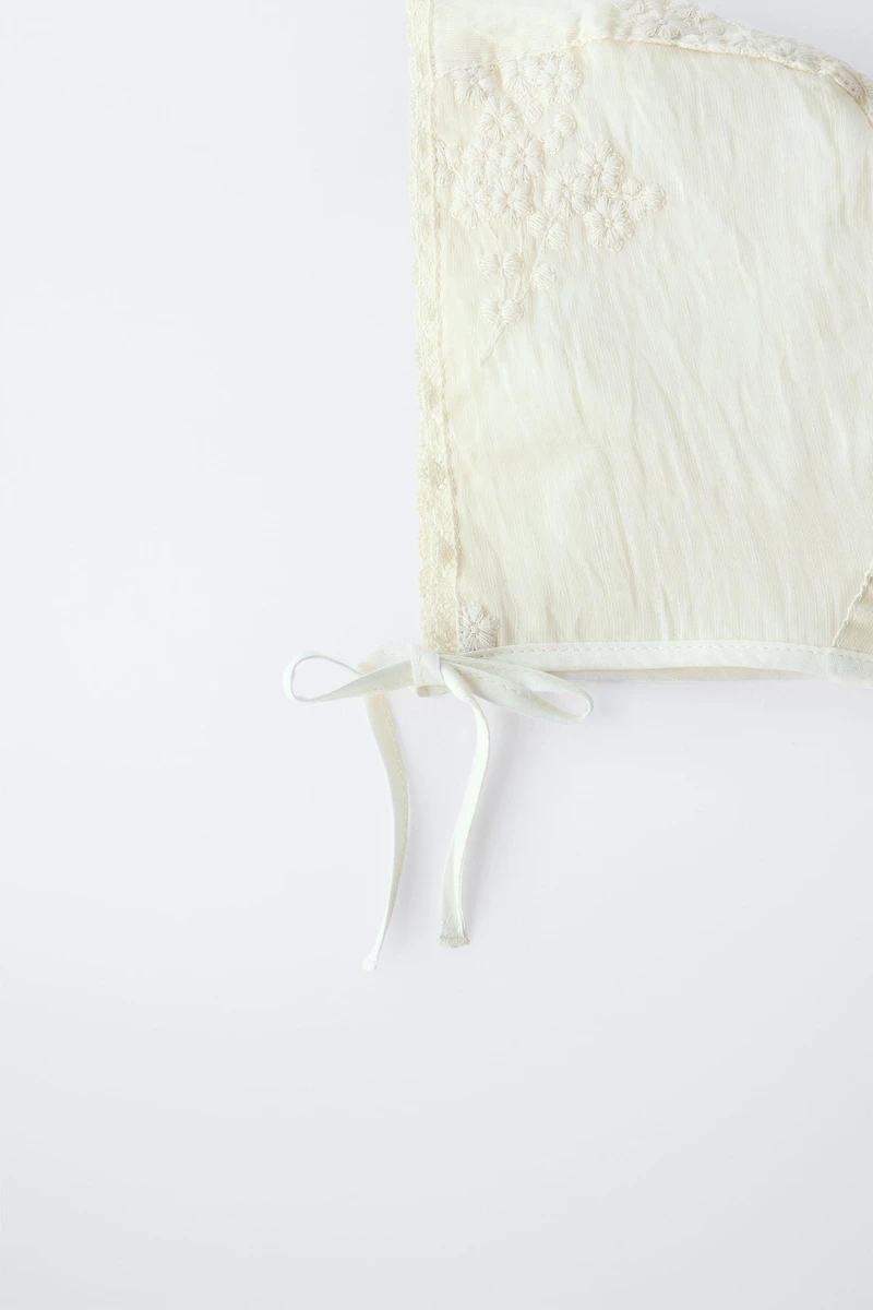 EMBROIDERED FLOWER BONNET