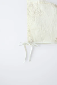 EMBROIDERED FLOWER BONNET