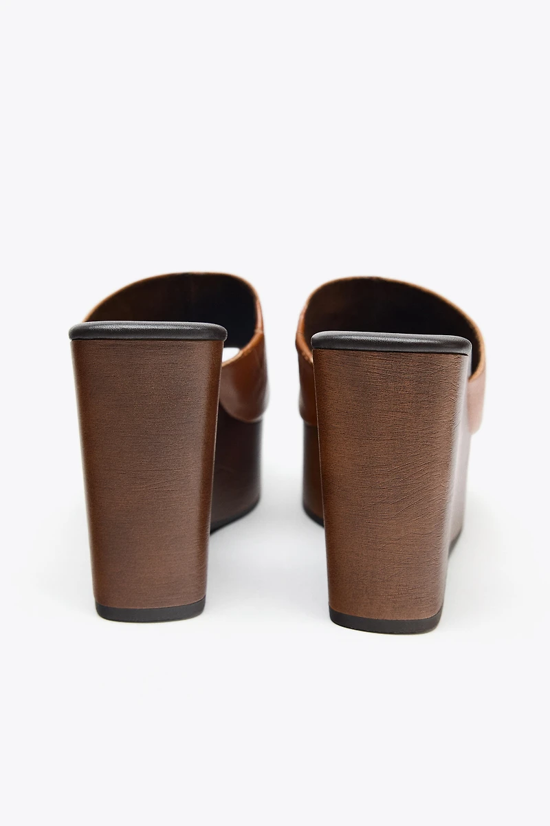 LEATHER WEDGE