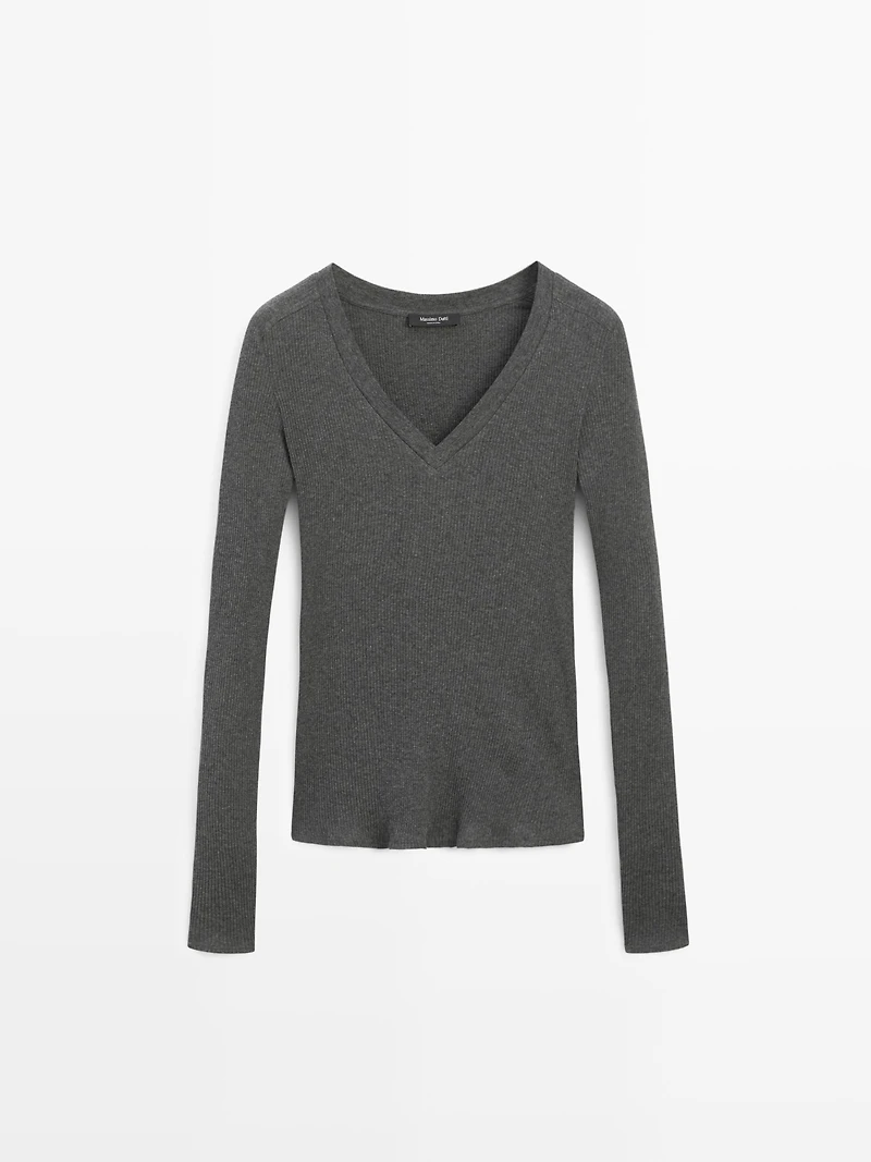 Ribbed V-neck T-shirt with long sleeves