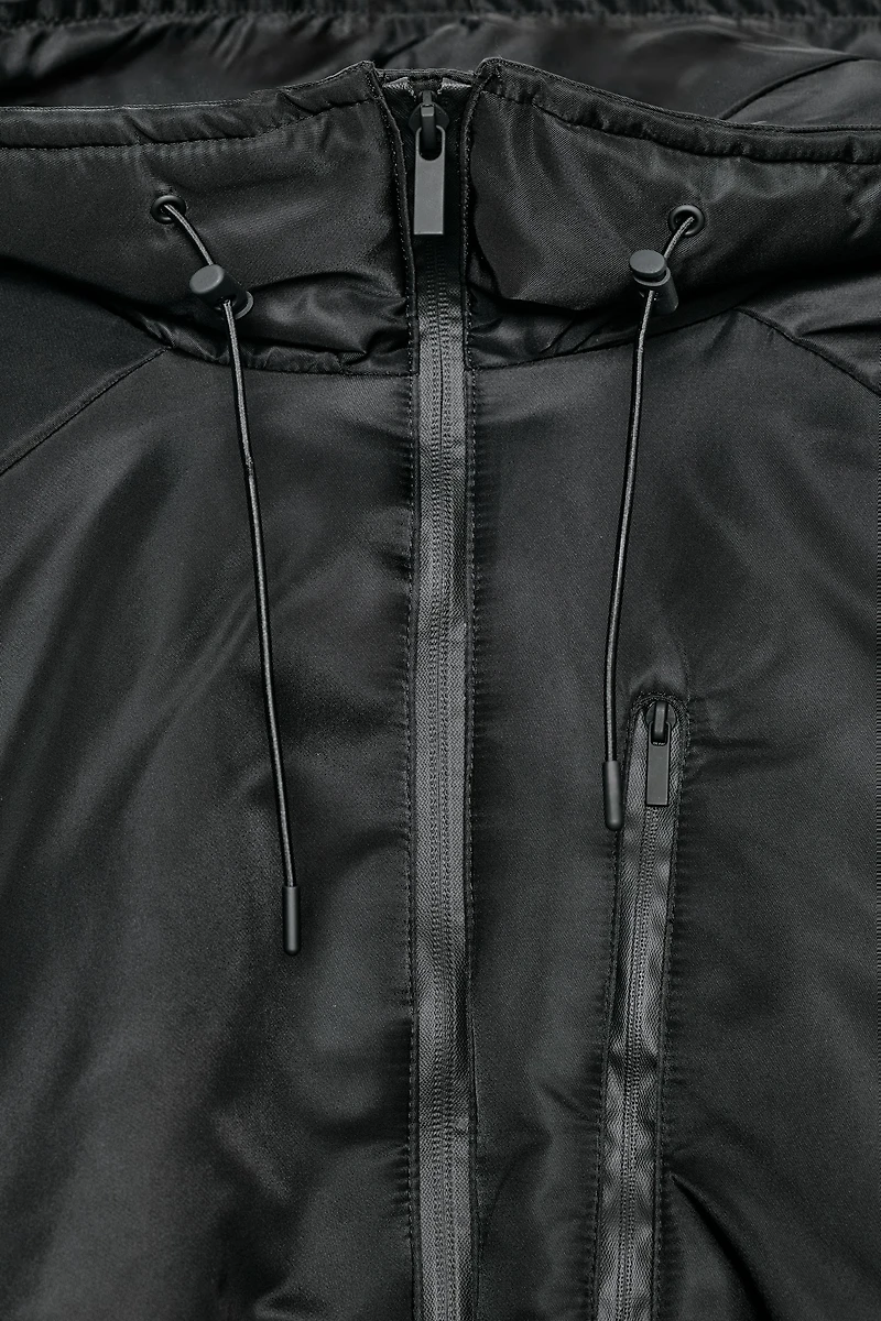 VESTE MATELASSÉE À CAPUCHE DÉPERLANTE ET COUPE-VENT
