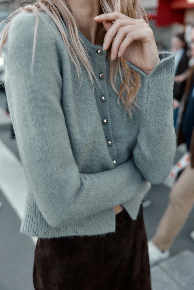 GILET EN MAILLE À BOUTONS BOULES