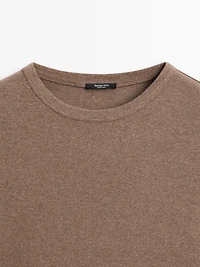 Long sleeve T-shirt with rounded hem