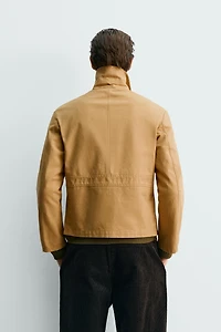 VESTE À BRANDEBOURGS ET COL EN CONTRASTE